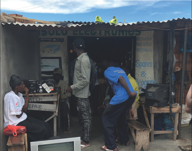 File:Informal repair shop in a refugge camp.png